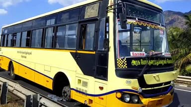 நிலக்கோட்டை: கொடைரோடு அருகே அரசு பேருந்தின் டயர் வெடித்து தனியாக கழன்றதால் பரபரப்பு