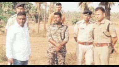 रामगढ़: आलुवाडा गांव में बलराम यादव हत्याकांड के बाद एसपी पितांबर सिंह खेरवार ने घटनास्थल की जांच की