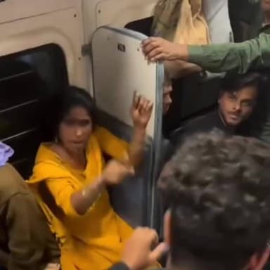 चप्पल दिखाकर औरत होने का फायदा उठा रही थी महिला युवक ने उतार दिया बहादुरी का भूत घटना का video viral,,,
#followersreels...