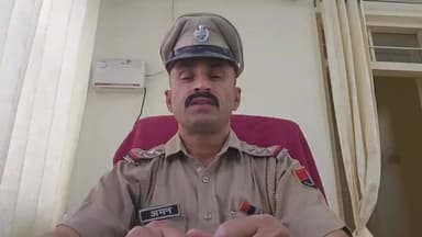 44 किलो डोडा पोस्त के साथ आरोपी गिरफ्तार
फलोदी। अवैध मादक पदार्थ तस्करी के खिलाफ कार्रवाई करते हुए मतौड़ा थाना पुलिस व ज...