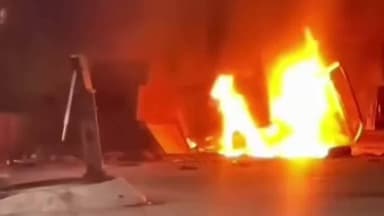 शाहजहांपुर: शाहजहांपुर में देर रात एंबुलेंस में लगी आग, पीड़ित ने अज्ञात पर लगाया आरोप