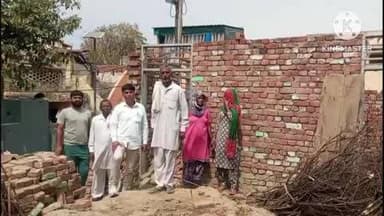 सोनीपत: किस्तें न मिलने से अधूरे बीपीएल परिवारों के मकान, जिला पार्षद ने किया प्रधानमंत्री आवास योजना के खिलाफ प्रदर्शन