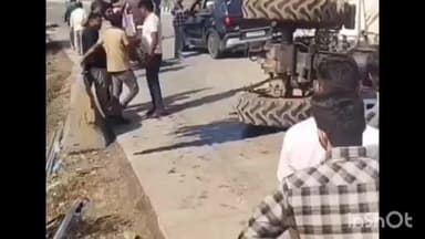 કલ્યાણપુર: ખંભાળિયા દ્વારકા હાઇવે રોડ પર લીંબડી ગામ નજીક કાર અને ટ્રેક્ટર વચ્ચે સર્જાયો અકસ્માત