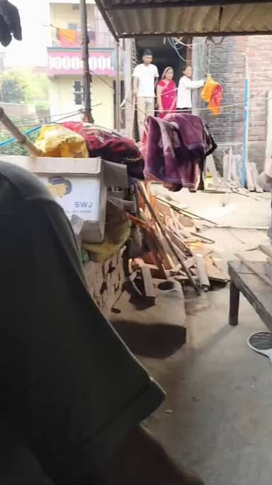 बड़हराः सरैया में एक सांप के आतंक से लोगों को मिला छुटकारा, एक व्यक्ति ने हाथ से पकड़ कर सांप छोड़ने का वीडियो वायरल