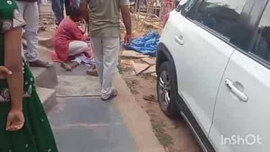 కొత్తగూడెం: కొత్తగూడెం పట్టణ పరిధిలోని రామవరం ప్రాంతంలో రోడ్డు దాటుతున్న మహిళను ఢీకొన్న ట్రాలీ ఆటో, మహిళకు గాయాలు,ఆసుపత్రికి తరలింపు