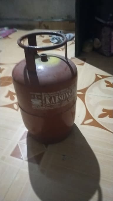 Maharashtra ke ranjangaon me gas 350 aur400 rupaye kg Mel rha hai
