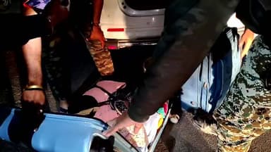 বিধানসভা নির্বাচন ঘোষণা হতেই তুফানগঞ্জ ২নং ব্লকের অন্তর্গত বক্সিরহাটের অসম বাংলা সীমান্তে চলছে পুলিশের নাকা চেকিং