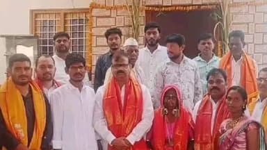 జహీరాబాద్: మధురై తండాలో ఇందిరమ్మ ఇంటి గృహప్రవేశంలో పాల్గొన్న రాష్ట్ర సెట్విన్ చైర్మన్ గిరిధర్ రెడ్డి