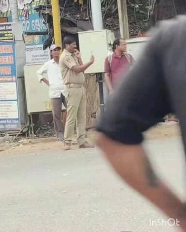 କଟକ ସଦର: କଟକ ଦୋଳ ମୁଣ୍ଡାଇ ଅଞ୍ଚଳରେ ପୁଲିସର ଜୁଲମ ନେଇ ଫଟୋ ଭାଇରାଲ