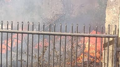 #Udaipur #कोटड़ा :विद्युत विभाग के जीएसएस में लगी आग,बड़ा हादसा टला #latestnews #rajasthannews #fire