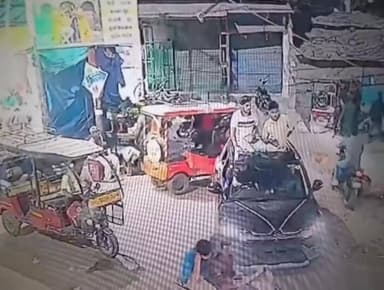 बहराइच में नाबालिक लड़कों ने गाड़ी पर बैठकर की स्टैंडबाज़ी, कोतवाली नगर पुलिस ने किया गाड़ी को सीज ।
#highlighteveryone ...