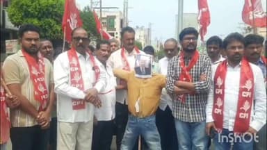 కొత్తగూడెం: పాల్వంచ పట్టణంలో సిపిఐ ఆధ్వర్యంలో అమెరికా అధ్యక్షుడు ట్రాంప్ దిష్టిబొమ్మ దగ్ధం