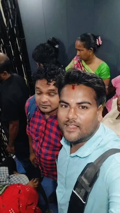 ପୁରୀ ମେଡିକାଲ ୬ତାଲା ବିଲଡିଙ୍ଗ ଲିଫ୍ଟରେ ନାହାନ୍ତି କର୍ମଚାରୀ କଲବଲ ହେଲେ ଲୋକେ, ସୋସିଆଲ ମିଡିଆରେ ଭିଡ଼ିଓ ଭାଇରାଲ