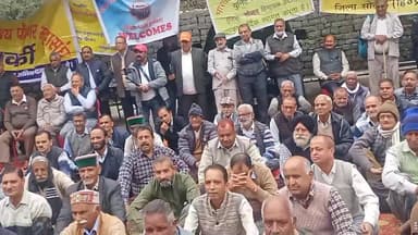 #solanlive.......सोलन में पेंशनरों का हल्ला बोल! 📢
लंबित मांगों को लेकर हिमाचल प्रदेश पेंशनर्ज संयुक्त संघर्ष समिति का ड...