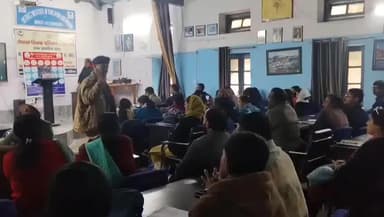 डीडीहाट: कोतवाली डीडीहाट पुलिस ने जिला शिक्षा एवं प्रशिक्षण संस्थानों में जागरूकता अभियान का आयोजन किया