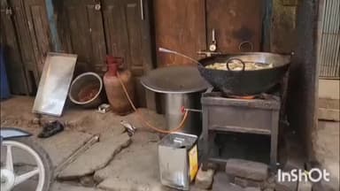 नवादा: नवादा के इंदिरा चौक स्थित बनारसी नाश्ता कॉर्नर में घरेलू गैस का उपयोग, कानून का उल्लंघन, सोशल मीडिया पर उठने लगे सवाल