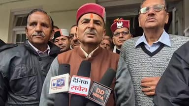 संयुक्त पेंशन संघर्ष समिति के बैनर तले सड़कों पर उतरे पेंशनर्स, मांगे पूरी न होने पर विधानसभा घेराव की चेतावनी