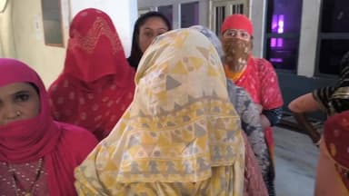 #बहरोड़ गरीबो के हक पर डाका मार रहे नगर परिषद के अधिकारी,ठेकेदार एक तो वेतन नहीं दे रहे,दूसरा बहू बेटियों से करते बदसलूक...