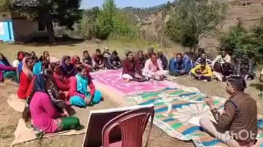 लमगड़ा: लमगड़ा के सांगड़ साहू में पुलिस ने चौपाल लगाकर सुनीं ग्रामीणों की समस्याएं, क्षेत्रवासियों ने लिया नशा मुक्ति का संकल्प