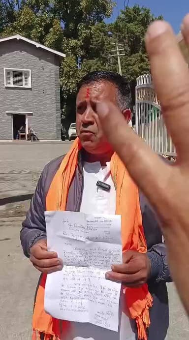 पिथौरागढ़: किसानों की समस्याओं के समाधान की मांग लेकर कलेक्ट पहुंचे किसान संगठन के अध्यक्ष सुभाष जोशी