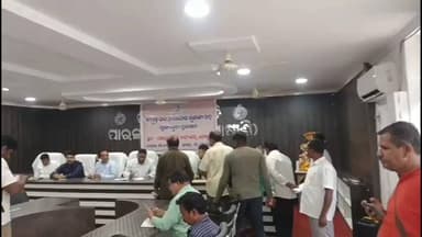 ପାରଳାଖେମୁଣ୍ଡି: ଗୋଷାଣୀ ବ୍ଲକ ପଞ୍ଚାୟତ ସମିତି କାର୍ଯ୍ୟଳୟ ସମ୍ମିଳନୀ କକ୍ଷ ଠାରେ ଜିଲ୍ଲାପାଳଙ୍କ ମିଳିତ ଜନ ଅଭିଯୋଗ ଶୁଣାଣୀ ଅନୁଷ୍ଠିତ।