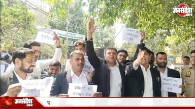 यूपी पुलिस भर्ती परीक्षा के प्रश्न के विकल्प में 'पंडित' शब्द को लेकर बवाल, वकीलों ने किया प्रदर्शन
#PoliceBharti #ExamU...