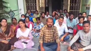 କେନ୍ଦୁଝର ସଦର: ଆନନ୍ଦପୁର ଉପଖଣ୍ଡ ଚିକିତ୍ସାଳୟର ଠିକା କର୍ମଚାରୀଙ୍କ ୩ଦଫା ଦାବି ନେଇ ଧାରଣା