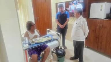 ଘସିପୁରା: ଭୁବନେଶ୍ୱରର ଉତ୍କଳ ହସ୍ପିଟାଲରେ ଆନନ୍ଦପୁରର ପୂର୍ବତନ ବିଧାୟକ ଭାଗିରଥୀ ସେଠୀଙ୍କୁ ଭେଟିଲେ ବିଧାୟକ