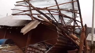 ଅନୁଗୋଳ: ନୂଆସାହିରେ କାଳବୈଶାଖୀ ଯୋଗୁଁ ଉଡ଼ାଇ ନେଲା ଆଜବେଷ୍ଟ୍