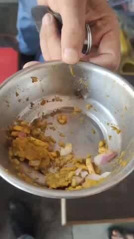 रावतभाटा: कचोरी में निकली मकड़ी का वीडियो वायरल, रावतभाटा में स्वाद पर उठे सवाल, फूड विभाग की निगरानी पर उठी उंगलियां