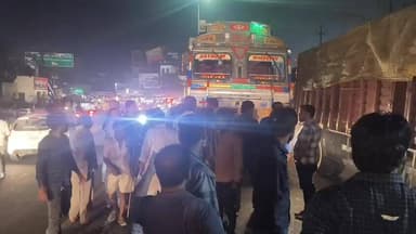 सारस चौराहे पर हुआ सड़क हादसा ट्रक की टक्कर से बाइक सवार गंभीर रूप से घायल जिला अस्पताल भर्ती
रायबरेली में लगातार हो सड...