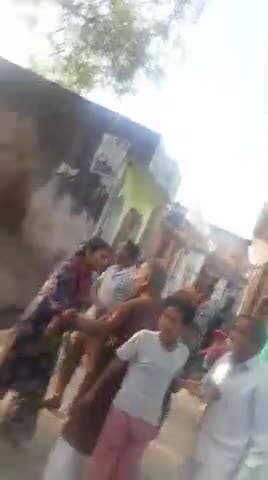 Azad Nagar koach maarpeet ka video viral