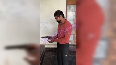 #EastDelhi दल्लूपुरा इलाके में पिस्टल के साथ विडियो बनाने के चक्कर में गई युवक की जान