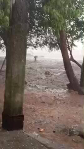 भरनो प्रखंड के मलगो गांव में अंधी तूफान के साथ बरसे ओले