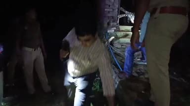 “घर में घुसा तेंदुआ, गांव में मची अफरा-तफरी… फिर जो हुआ वो हैरान कर देगा!” 🐆😱
#LakhimpurKheri #Leopard #BreakingNews #V...