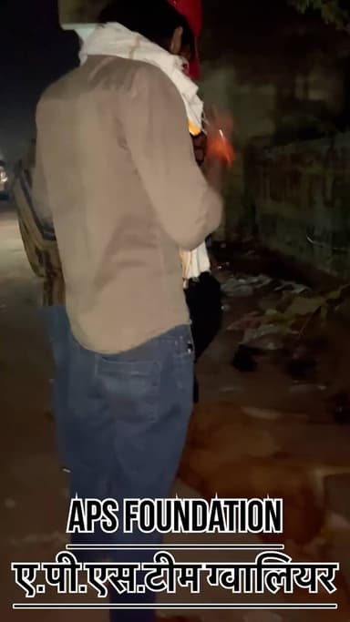 इस गाये के बच्चे का टमटम वाला पेर तोड़ के भाग गया ..!
Respect Girls help poor help animals
#apsgurjar #viral #gwalior