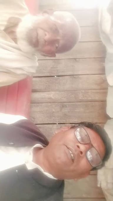 बुजुर्गों का हाल-चाल जाना और उनके जरूरत की चीजों का समाधान करने का प्रयास किया