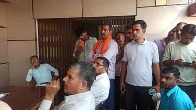 नगला फजियतपुर की नगरिया राया मुसलमान समुदाय ने मिलकर रात के 12:00 बजे किया जानलेवा हमला