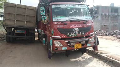 लिटिल एंजेल स्कूल तक बनी नई सड़क से आबा गमन प्रभावित दो ट्रैकों के कॉर्नर आपस में भिड़े #