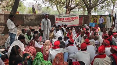 छः सूत्रीय मांगों को लेकर मऊ में प्रदर्शन, प्रशासन को सौंपा ज्ञापन
#मऊ #छःसूत्रीयमांग #प्रदर्शन #ज्ञापन