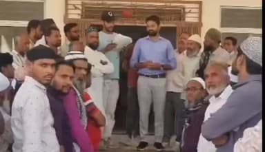 ईद से पहले गरोठ में ईदगाह तक रास्ता बंद होने से बढ़ी चिंता समाज ने प्रशासन से की तुरंत हस्तक्षेप की मांग
#गरोठ #मंदसौर ...