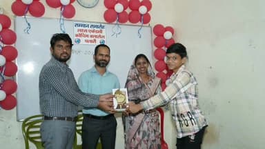 पलारी: लक्ष्य एकेडमी पलारी में टेस्ट सीरीज के टॉपर्स का सम्मान कार्यक्रम, अध्यक्षता जनपद अध्यक्ष श्रीमती सविता भीम यादव ने की