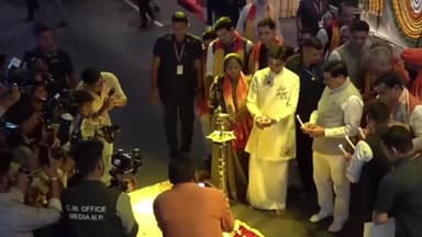 बैरसिया: अटल पथ पर अखिल भारतीय कवि सम्मेलन शुरू, मुख्यमंत्री मोहन यादव और कवि कुमार विश्वास ने की शिरकत