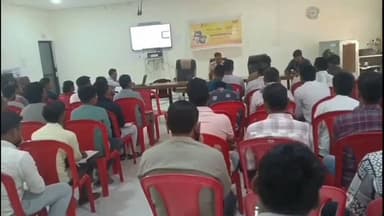 पलारी: पलारी पुलिस ने चॉइस सेंटर संचालकों की सुरक्षा संबंधी बैठक की, महत्वपूर्ण स्थानों एवं प्रवेश गेट में अनिवार्य रूप से