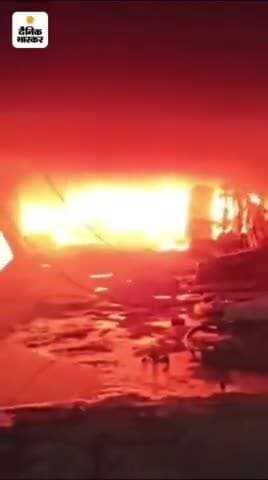 गोंडा में electric गोदाम लगी आग
लाखो का हुआ नुकसान