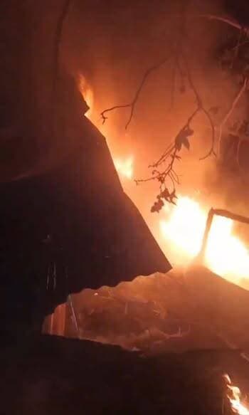 मोहड़ा प्रखंड के सेवतर बाजार में देर रात अचानक आग लगने से टोटो समेत तीन दुकान जलकर राख हों गया
मोहड़ा प्रखंड के सेवतर ...