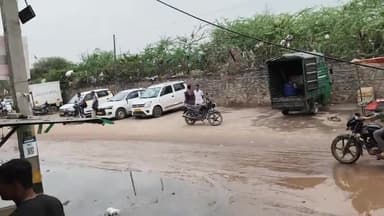 road per kabja karna chalu kal hi road banaa tha Tughlakabad village Durga Mata Mandir road