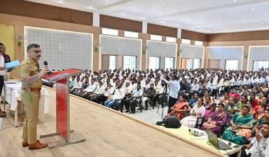 कायदा व सुव्यवस्था अबाधित राखण्याच्या दुष्टीने गावपातळीवर पोलीस पाटीलांची भुमिका फार महत्वाची असते गावातील विविध घटना, आ...