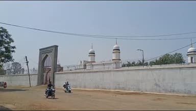 ईद की नमाज को लेकर महापौर और नगर निगम आयुक्त के निर्देश पर कर्मचारियों सफाई और प्रकाश की व्यवस्था की तैयारी की शुरू #ree...