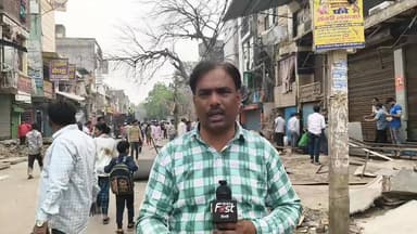 सुंदर नगरी मे बुलडोजर ने जमकर की तोड़ फोड़ शनि बाजार में मची अफरा तफरी पुलिस ने की कानून व्यवस्था सुनिश्चित का पार्ट 2